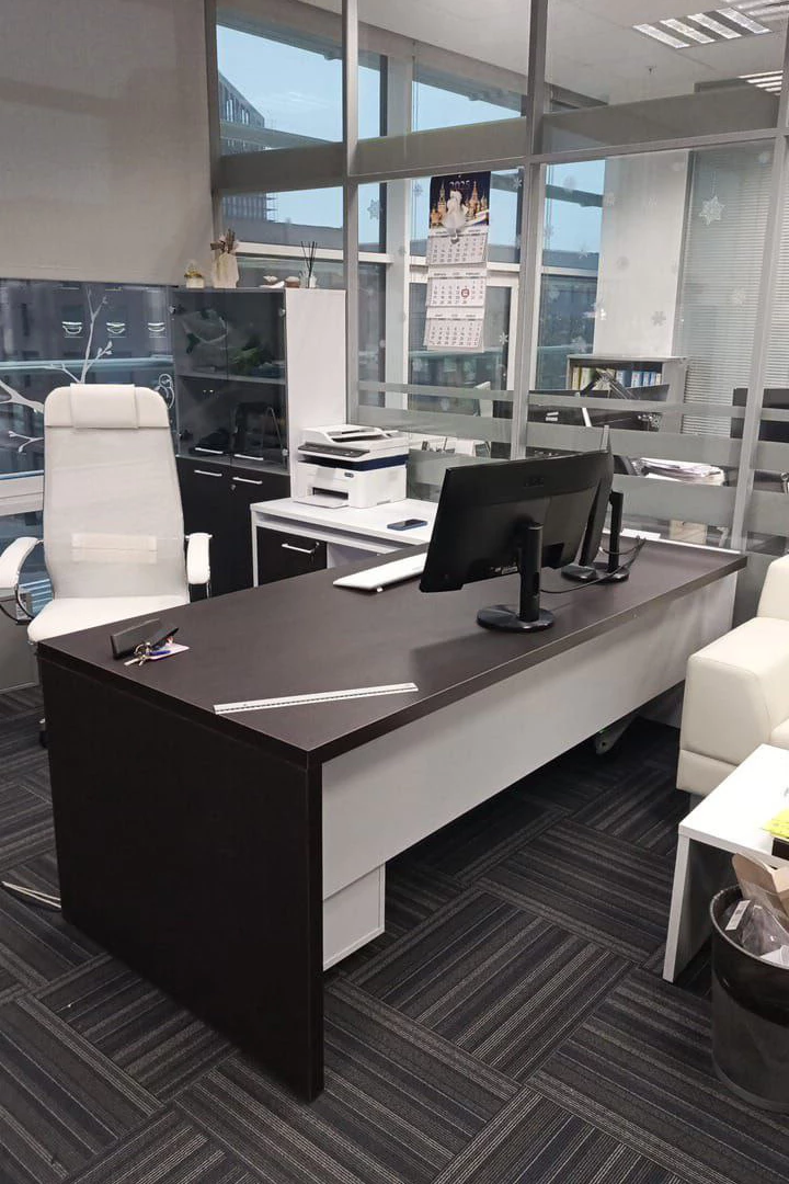 Стол руководителя левый KZP-22L 2200x2000x750 Кортез фото в интерьере 2